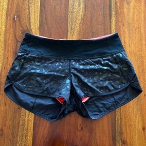 Lululemon 2.5” Speed Up Short in Black Leopard Print with Coral Lining